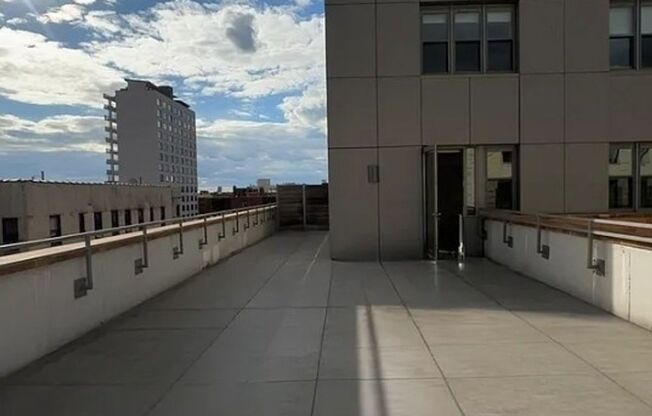 2 beds, 1 bath, $4,050, Unit 605