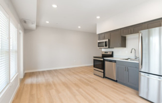 Studio, 1 bath, 752 sqft, $1,295, Unit B306