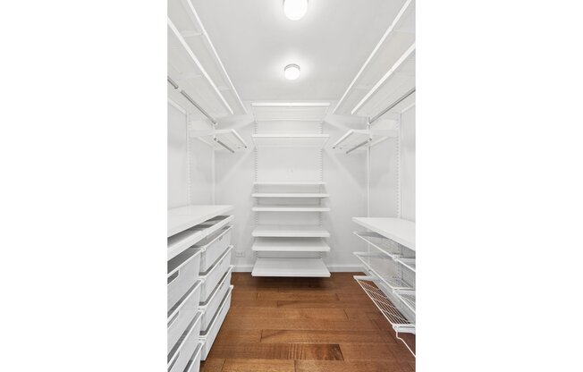 1 bed, 1 bath, 949 sqft, $5,450, Unit 19X