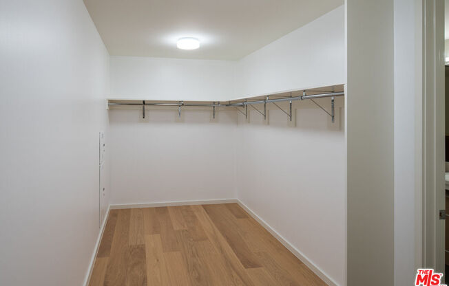 2 beds, 2.5 baths, 1,720 sqft, $6,500