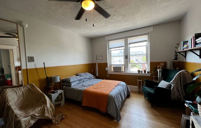 Studio, 1 bath, 300 sqft, $1,435, Unit Unit 415