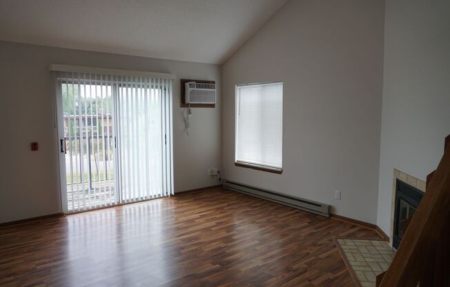 2 beds, 1.5 baths, 950 sqft, $1,434, Unit 5811-2A