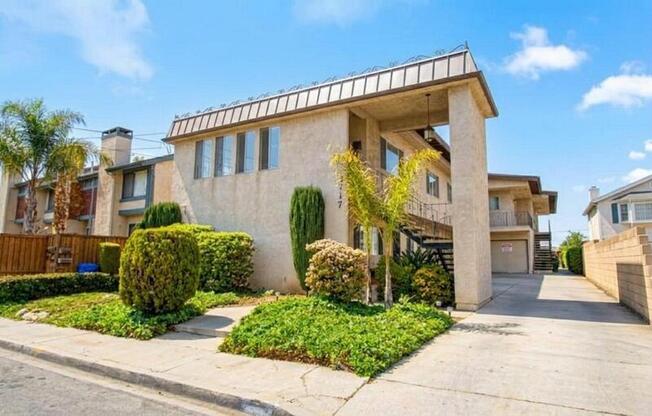 2717 VANDERBILT LN