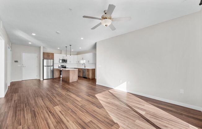 2 beds, 2 baths, 1,210 sqft, $1,950, Unit 520