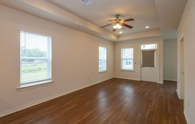 Spacious 2 bed 2 bath home that is move in ready!! 77705