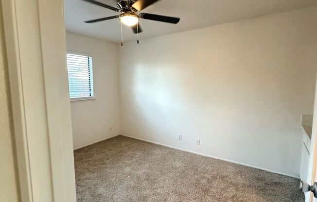 2 beds, 1 bath, $1,475, Unit 27