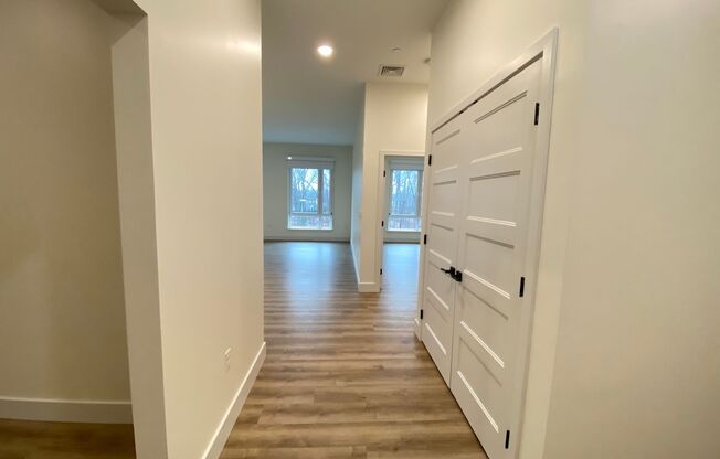 1 bed, 1 bath, 903 sqft, $2,590, Unit 255