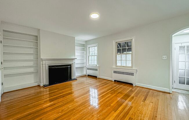 Stunning 4 Bed 3 Bath Tudor-style Brick Townhome In Desired Foxhall