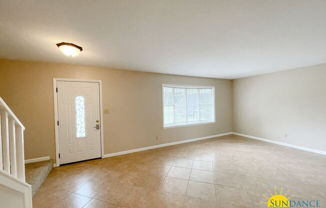 Beautiful 3 Bedroom Townhouse Close to Both Bases!
