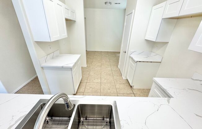 BEAUTIFULLY UPDATED SOUTHWEST LAS VEGAS TOWNHOME WITH NEW KITCHEN AND FLOORING