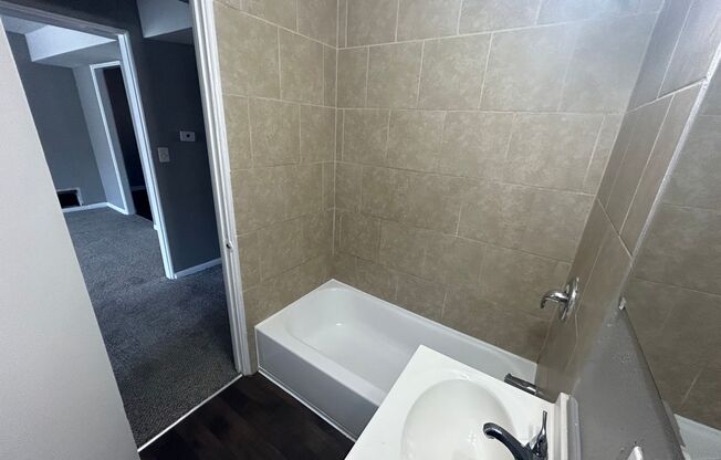 2 beds, 1 bath, 750 sqft, $945, Unit B04 1034 10