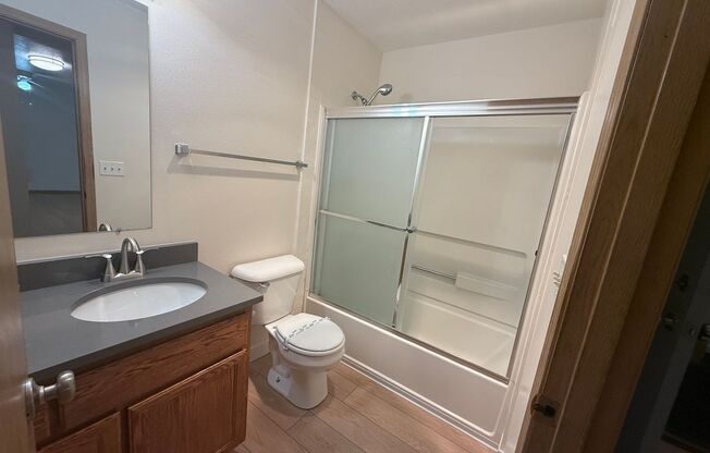 2 beds, 2 baths, 847 sqft, $1,650, Unit 44