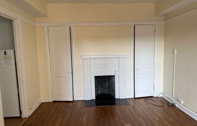 Studio, 1 bath, 295 sqft, $835, Unit Old King Edward 351