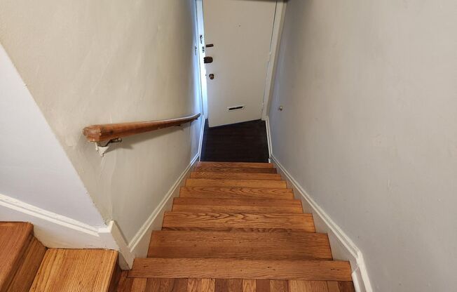 2 beds, 1 bath, 897 sqft, $2,205, Unit G-10