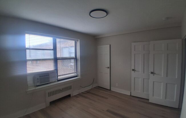 2 beds, 1 bath, 1,000 sqft, $1,295, Unit 6244 Oakland Ave #301
