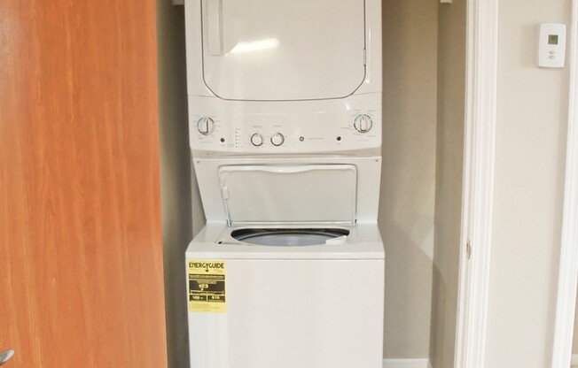 2 beds, 2 baths, 958 sqft, $1,275, Unit 411