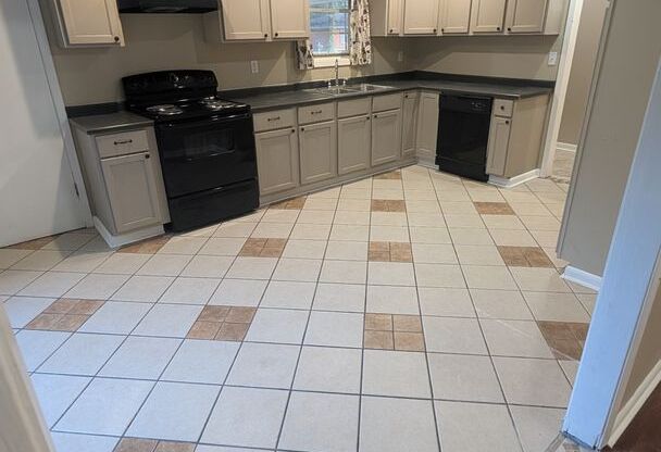 3 bedroom home in Northside Terrace