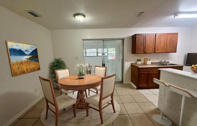 Charming 3-Bedroom Home in Orlando – Available Now!