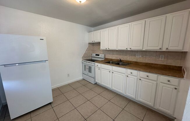 2 beds, 1 bath, 650 sqft, $1,625, Unit F