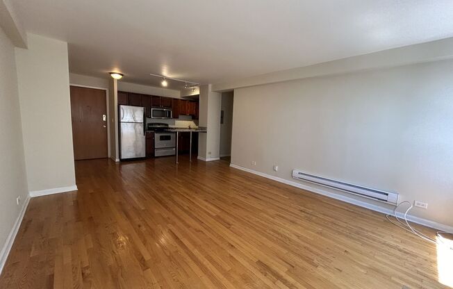 1 bed, 1 bath, 700 sqft, $1,940, Unit 418-1102