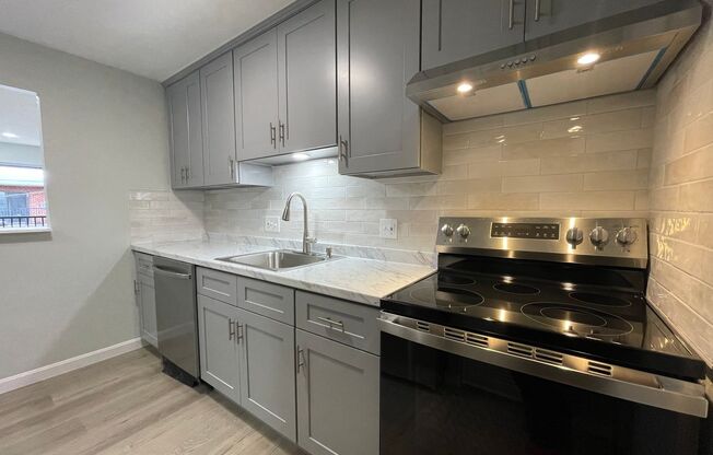 Renovated 2-Bedroom Condo with Balcony, Pool, & Parking | No Broker Fee!