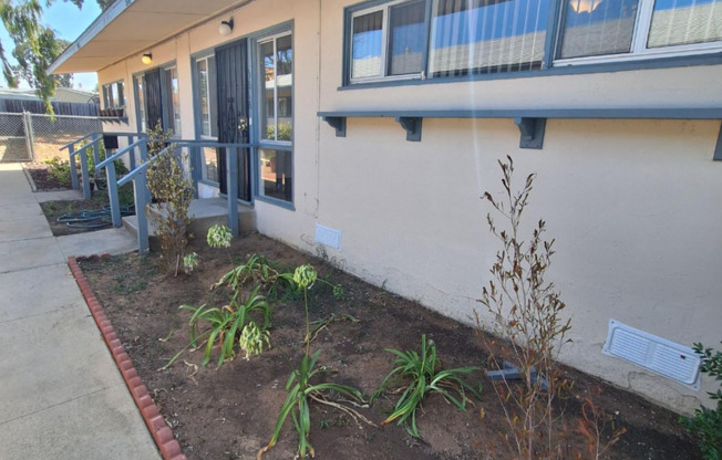 3818 Merrimac Ave., San Diego, CA 92117 *Stackable Washer / Dryer & micro included!*