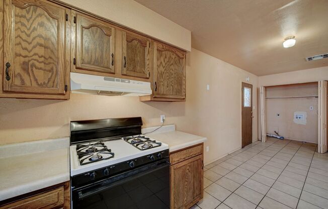 2 beds, 1 bath, $1,300