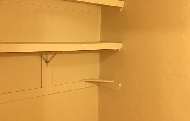 Studio, 1 bath, $895, Unit 4
