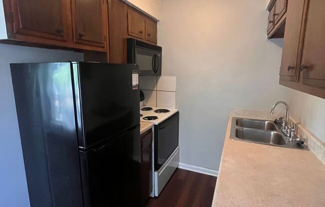 Studio, 1 bath, 400 sqft, $945, Unit 201