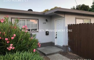 1195 HOLMES CT