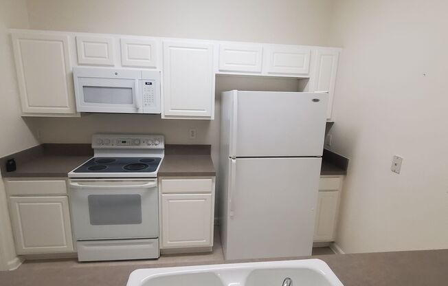 3 beds, 2 baths, 1,206 sqft, $1,625, Unit 10550 Baymeadows Rd. #628