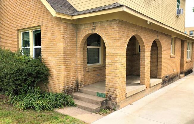 3219 ROGERS AVE