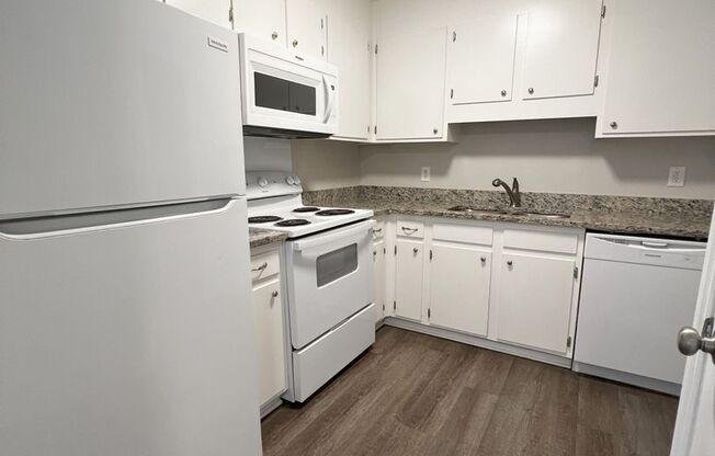 3 beds, 2.5 baths, 1,450 sqft, $1,600, Unit 72