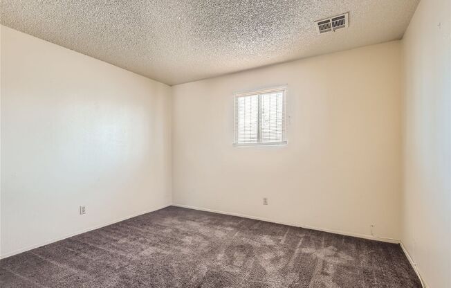 2 beds, 1 bath, $1,075, Unit Unit 1