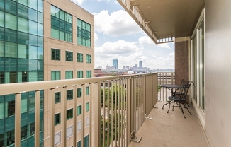 2 beds, 2 baths, 1,100 sqft, $4,000, Unit 921