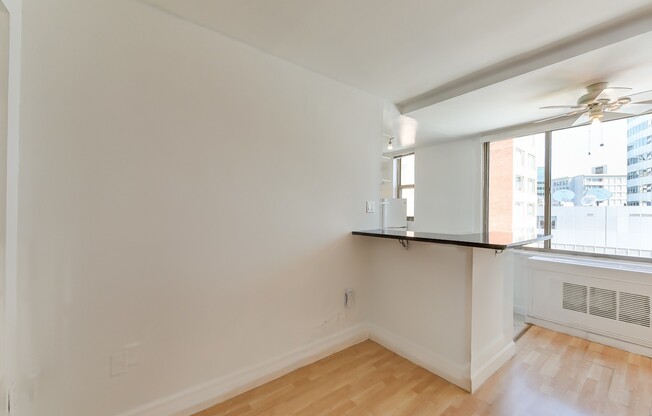 Updated & Bright Junior One Bedroom at River Place North