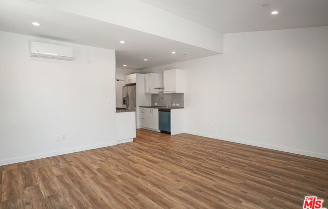 1166 S Cochran Ave # 4