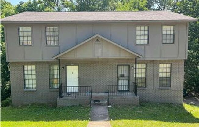 Charming Duplex for Rent- Spacious and Convenient Living!