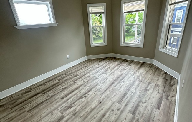 4 beds, 1 bath, $3,450, Unit 3