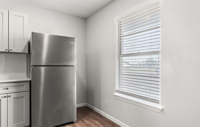 1 bed, 1 bath, 553 sqft, $700, Unit 10