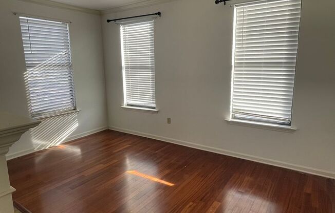 2BD/2BA Condo located Downtown! RENT SPECIAL: 1 MONTH FREE FOR A 13 Month LEASE