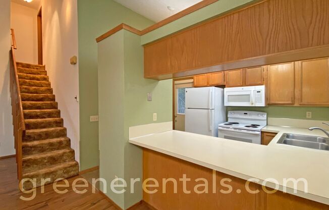 2 beds, 1 bath, $2,050