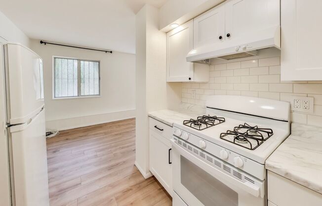 747-749 16th Ave