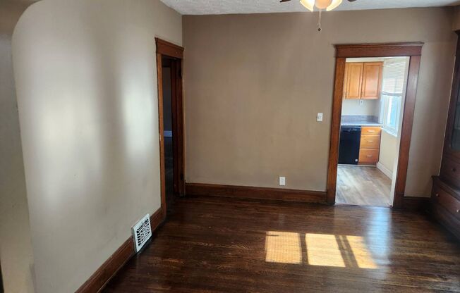 2 beds, 1 bath, 1,059 sqft, $800, Unit 491 E 114 ST - Unit 2