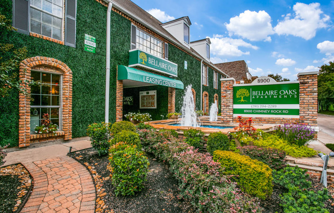 front entrance at Bellaire Oaks Apartments, Texas, 77096