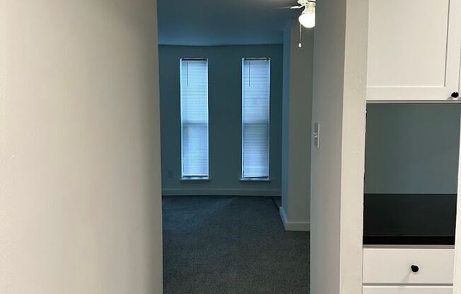 1 bed, 1 bath, 570 sqft, $1,275, Unit AO346