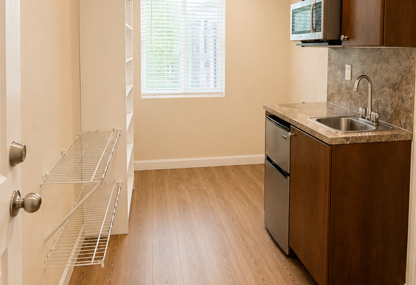 Studio, 1 bath, 154 sqft, $1,195, Unit 351