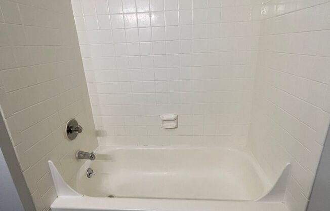 2 beds, 1 bath, 775 sqft, $905, Unit 354B