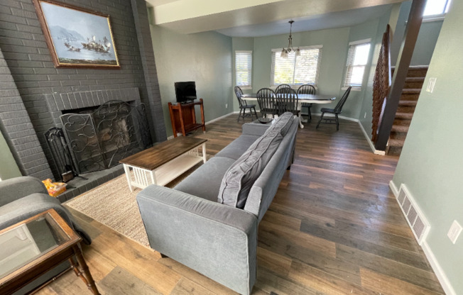 2 MEDFORD DR