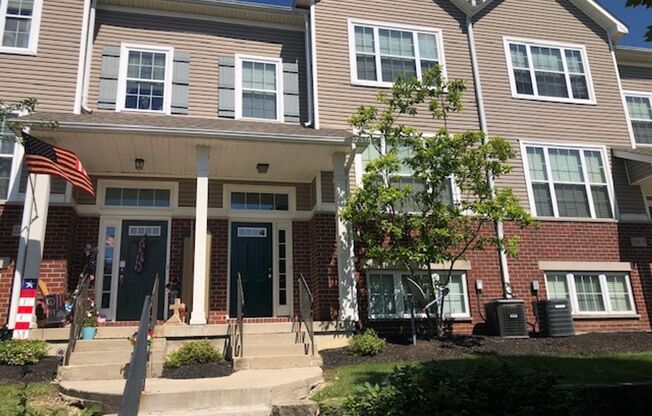 Large 4 Bedroom, 2 1/2 Bath Townhouse in Beavercreek w/Attached 2 Car Garage